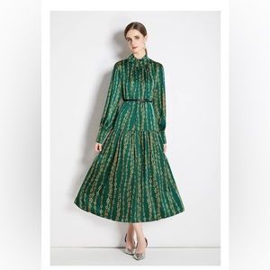 Green Drop Waist Midi Dress w/ Gold Chain Print - Size XL